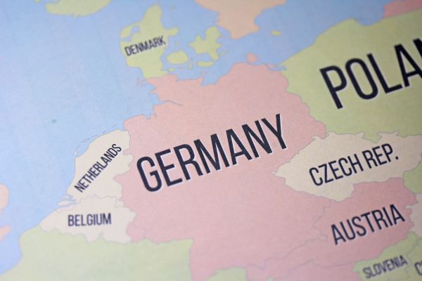 How Many People in Germany Need Full Dentures?
